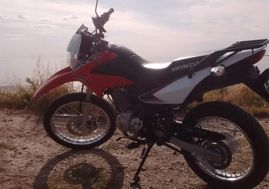 VENDO HONDA XR 150 MODELO 2015