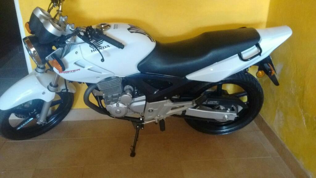 Vendo Moto Twister 2014