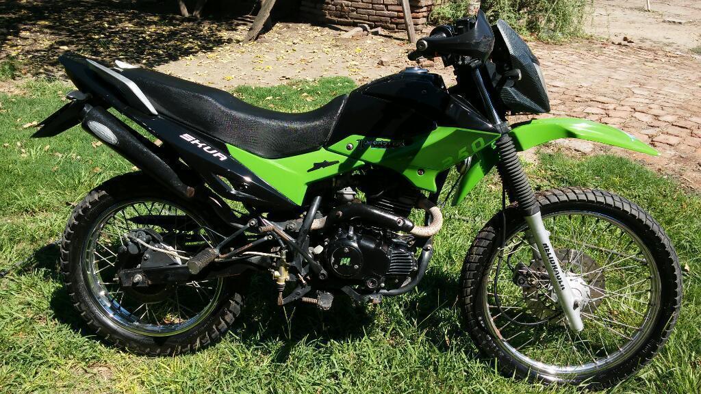Vendo O Permuto Motomel 250