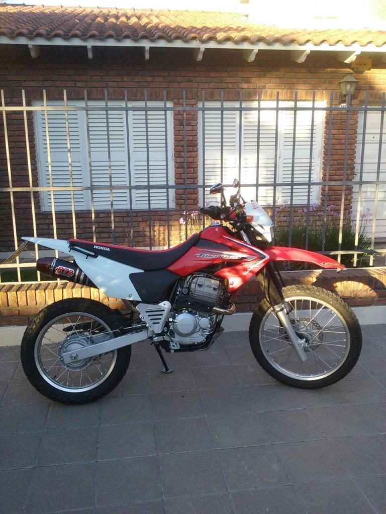 HONDA TORNADO, MOD. 2016 UNICA MANO C/200km, MAS $ 15.000 EN ACCESORIOS LISTA PARA TRANSFERIR!!!