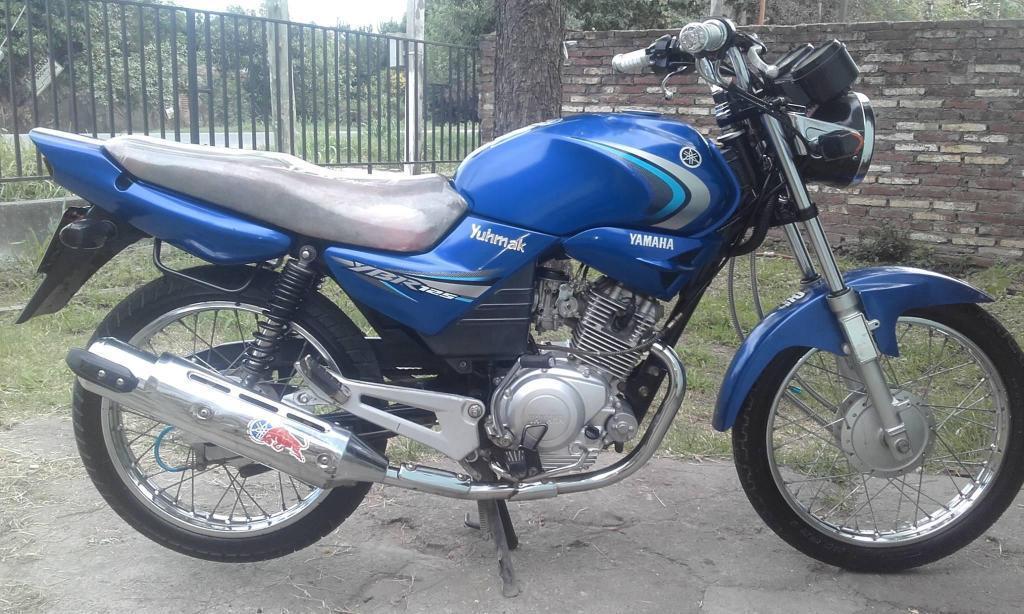 YBR MODELO 2014 IMPECABLE TODOS LOS PAPELES LE FUNCIONA TODO ALA MOTO