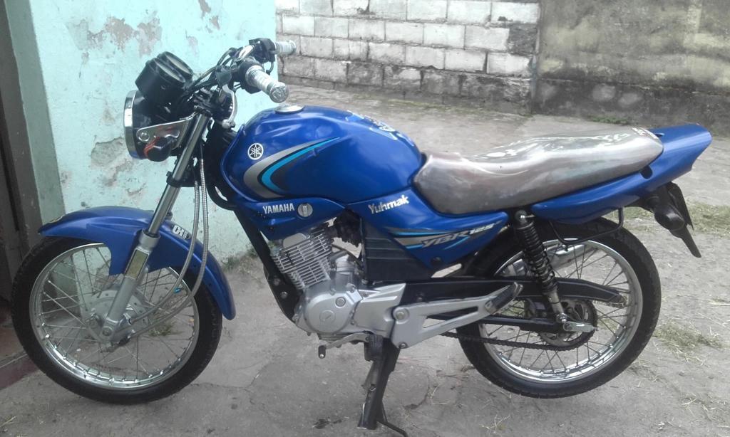 YBR MODELO 2014 IMPECABLE TODOS LOS PAPELES LE FUNCIONA TODO ALA MOTO