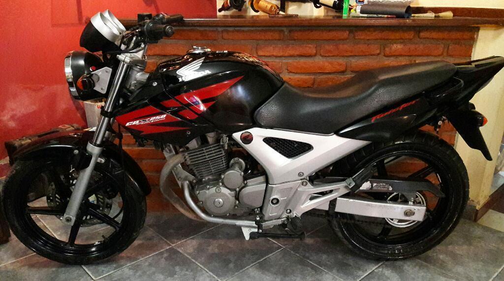 Vendo Moto Honda Cbx 250. Modelo 2012