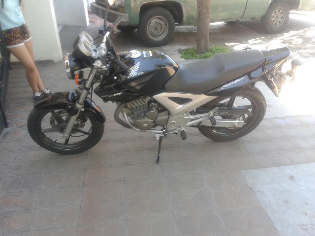 Vendo Honda Twister CBX 250 2010 Impecable