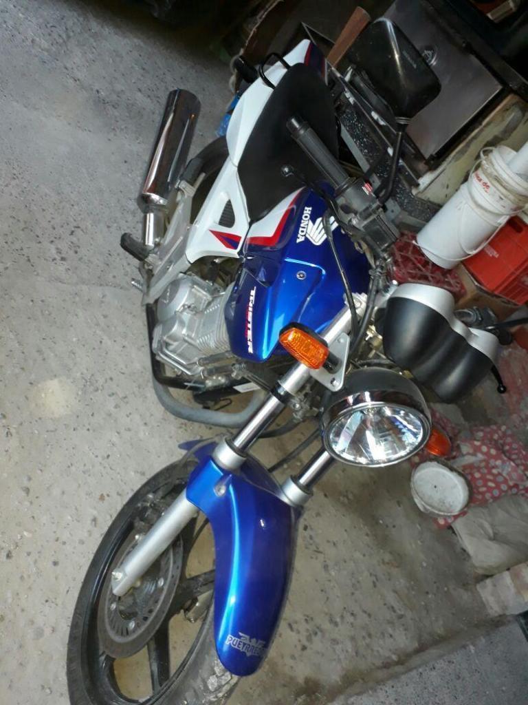 VENDO HONDA TWISTER 250CC. MOD 2014