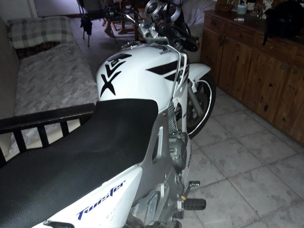 Vendo O Permuto Twister 250