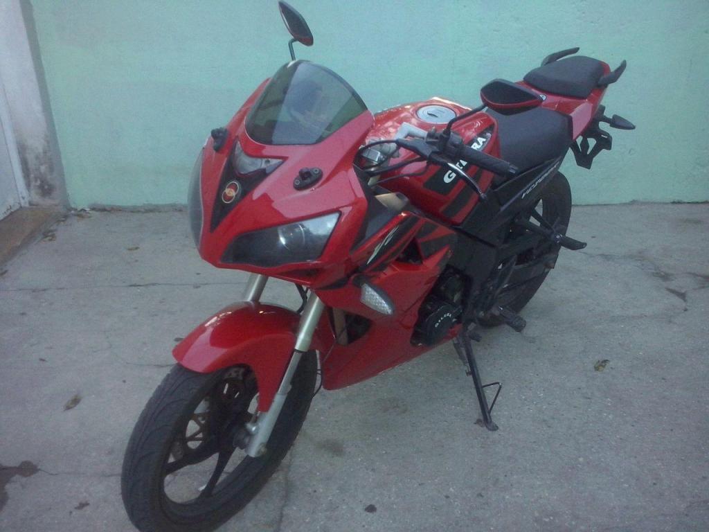 Vendo excelente moto