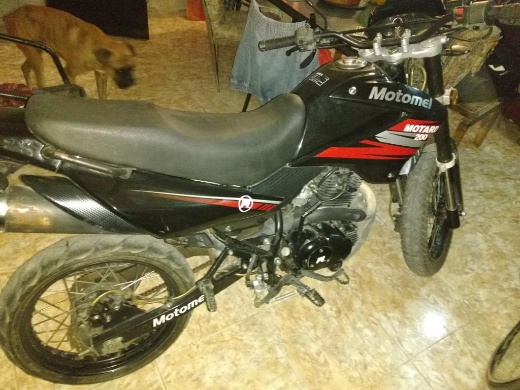 Vendo o permuto por moto menor valor Motomel Motard 200cc 2014