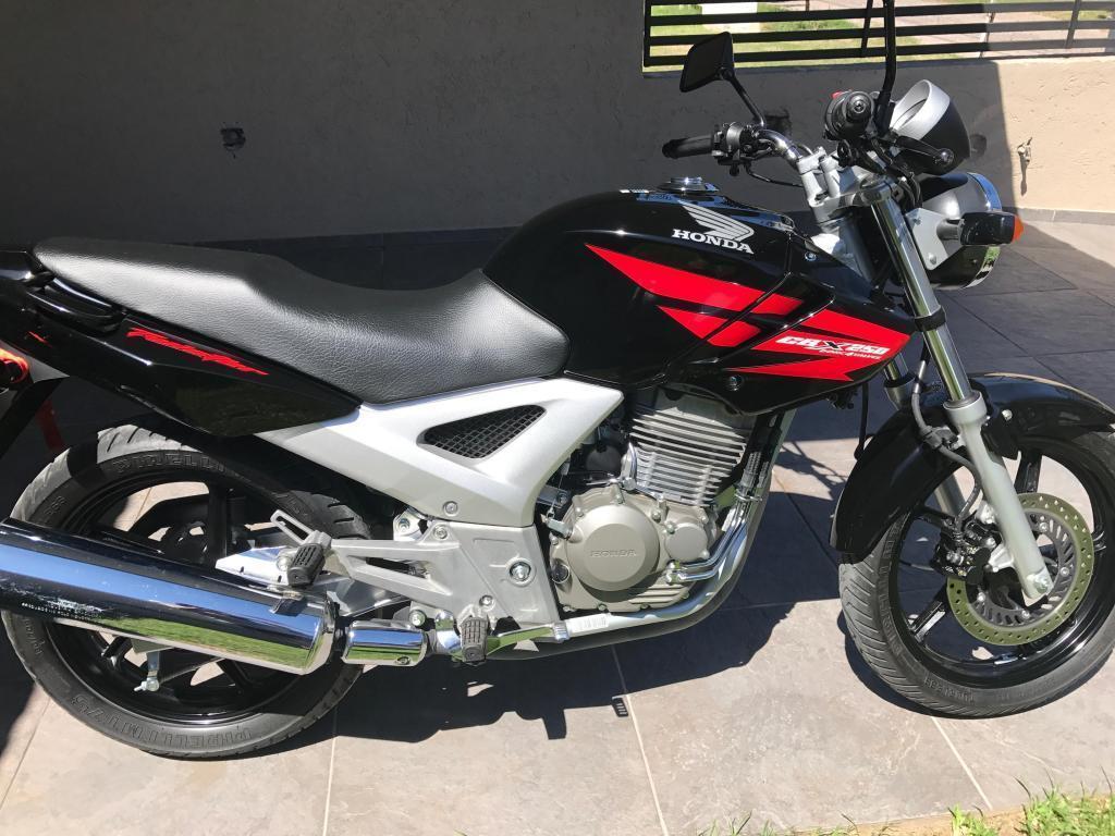 Honda Twister modelo 2011 igual 0KM