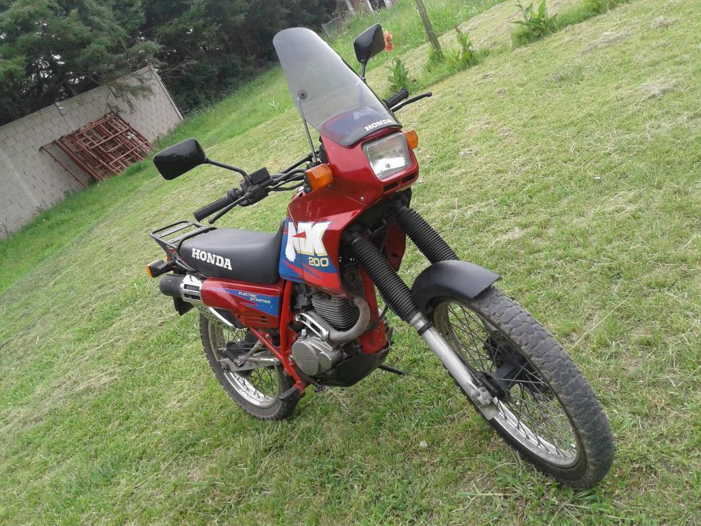 Moto HONDA NX 200