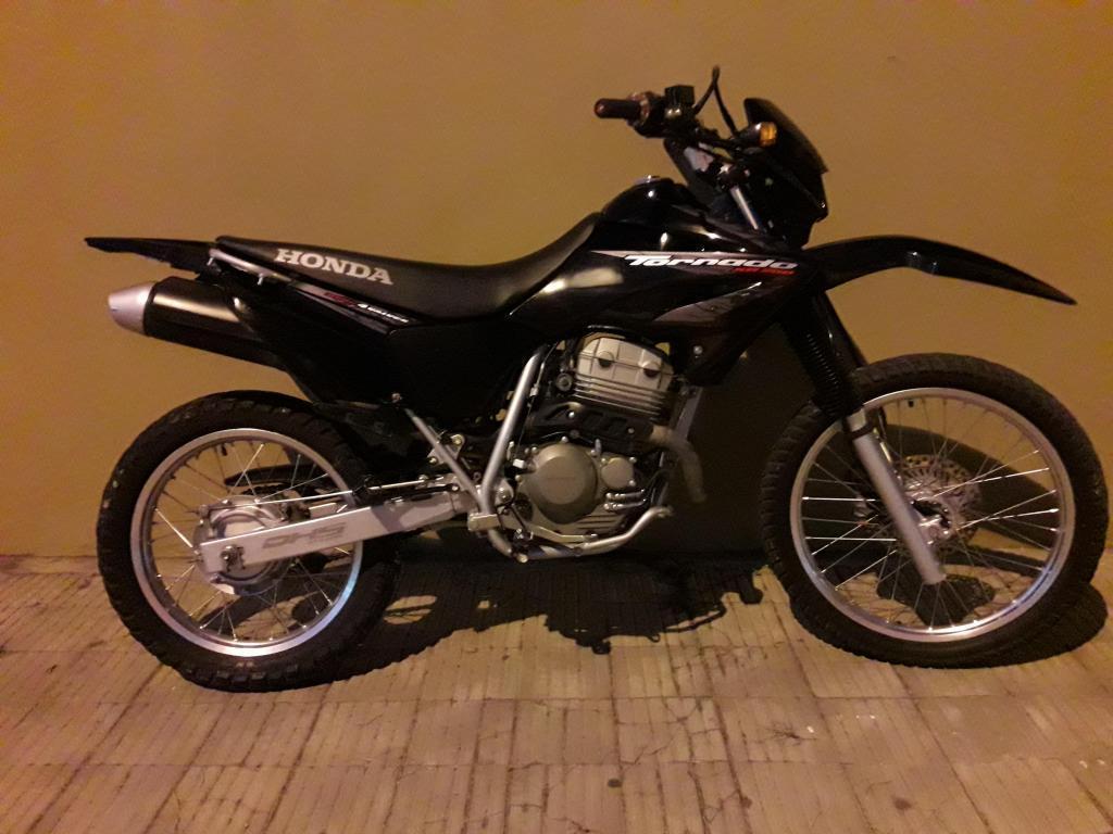 Moto honda tornado 250