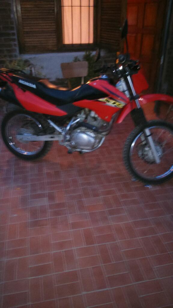 Vendo Xr 125 Modelo 2014 con 4600 Kilom