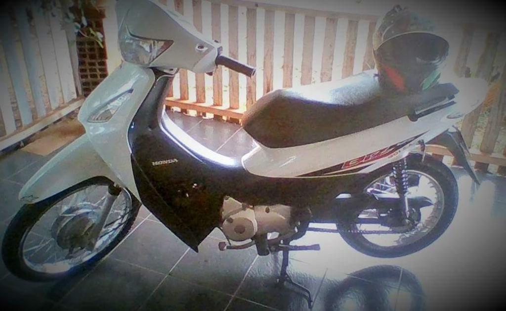 Vendo honda biz 125 todos los papeles unico dueño modelo 2015