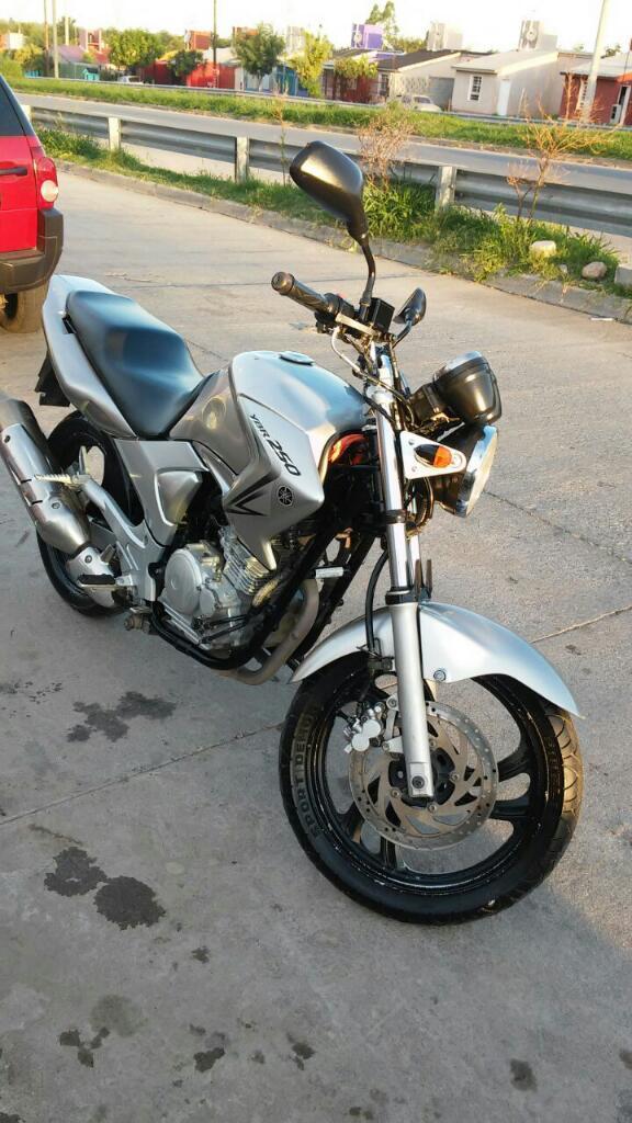 Moto Yamaha 250 Color Gris