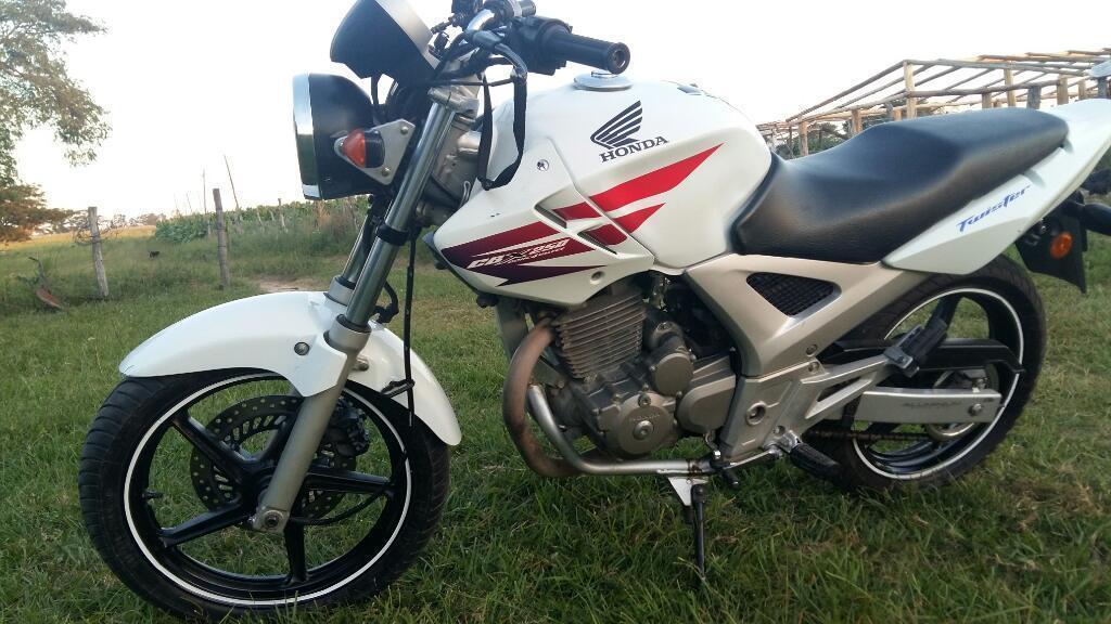 Vendoo. Honda Twister!! 250 Cc