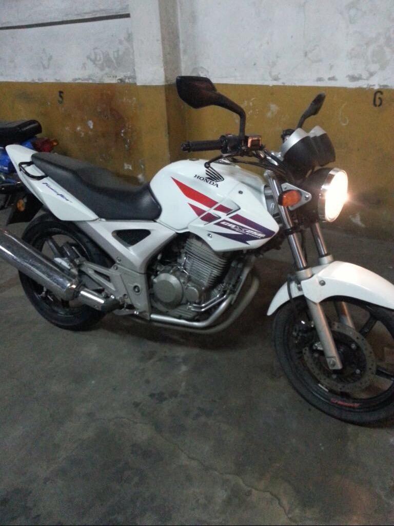 Vendo Honda Twister 2012