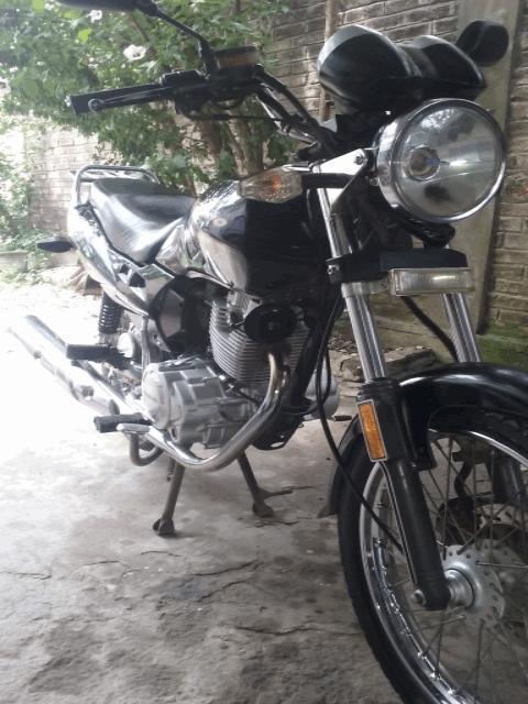 vendo moto muy buena 150