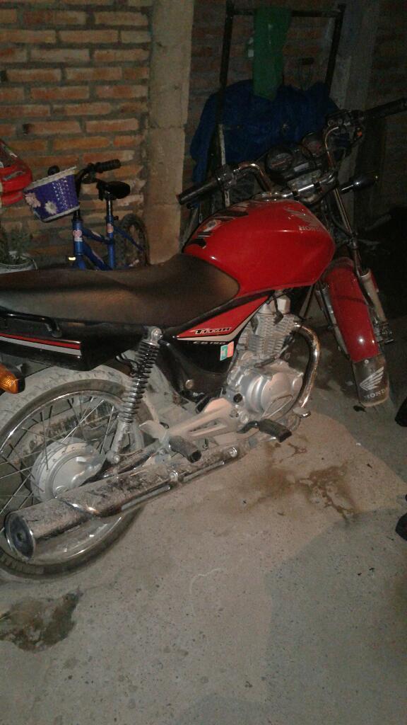 Vendo Cg 150 Mdelo 2014 en Buen Estado