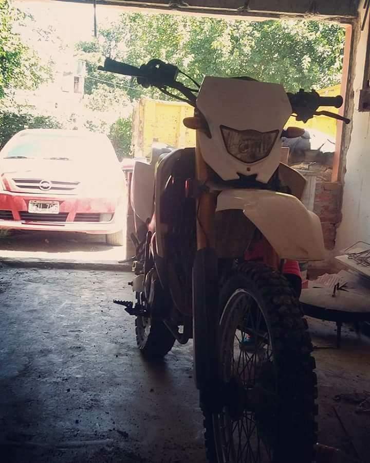 vendo moto excelente estado