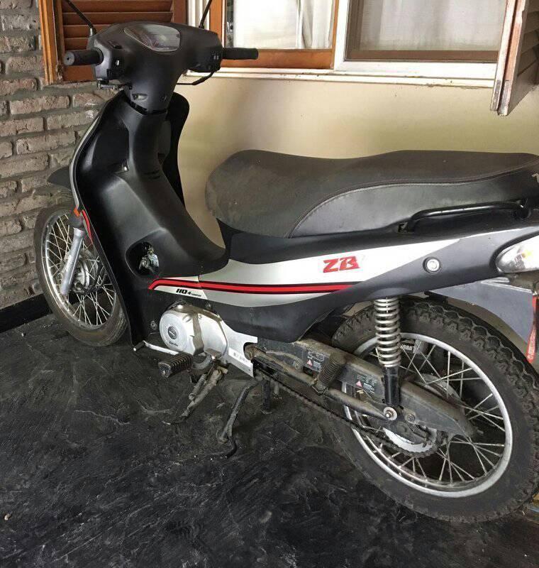 Se vende Zanella ZB 110 modelo 2013 con poquito mas de 1700 km. Poco uso y perfecto estado