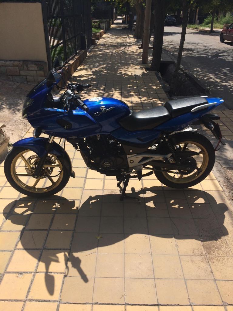 Bajaj Rouser 220F