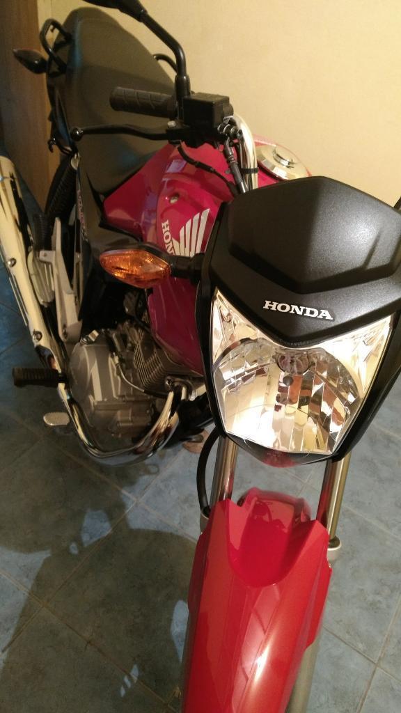 Honda Titan Impecable