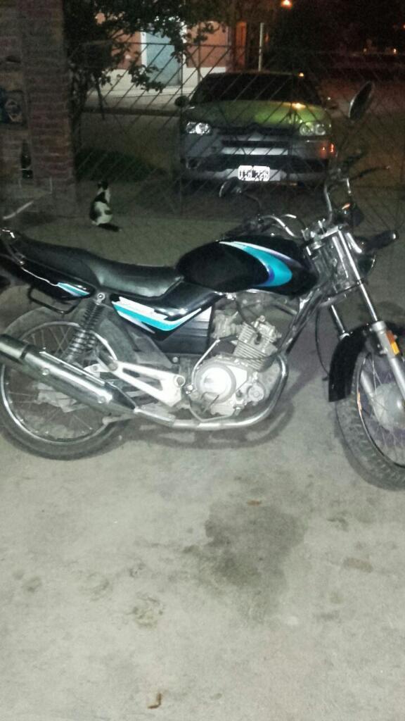 Vendo Moto Yamaha 125 Modelo 2010