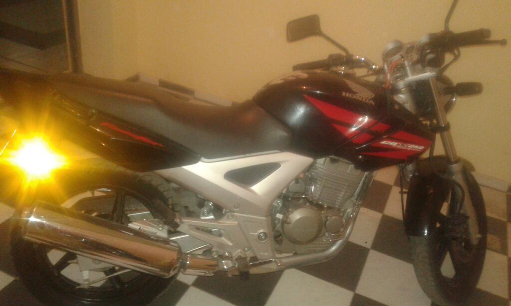 Honda Twister 250cc 2014 16km