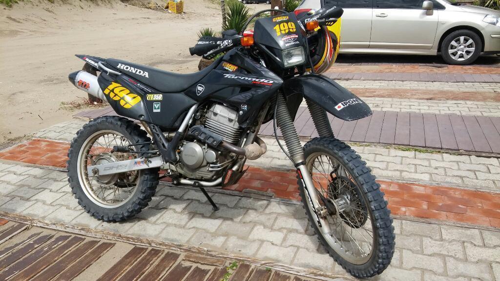 Vendo O Permuto Tornado 2014