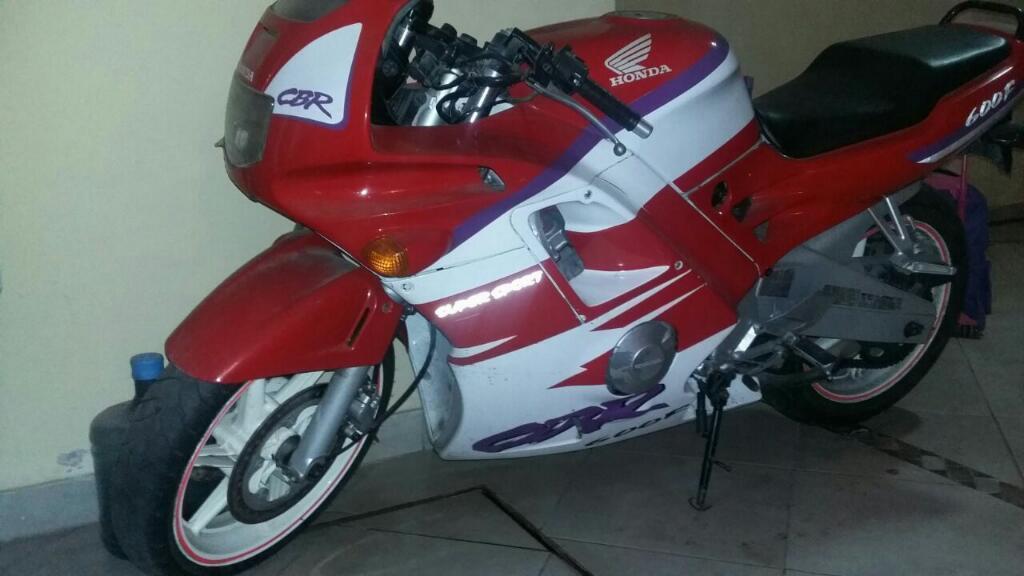 Vendo Moto Honda Cbr 600cc