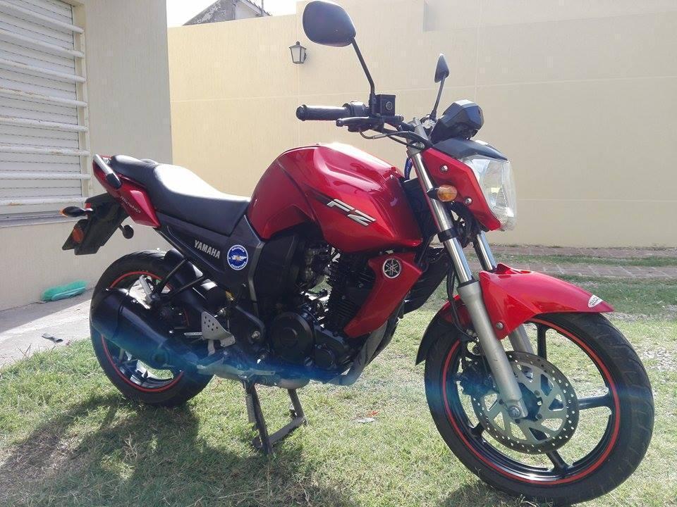 Vendo o permuto por auto moto Yamaha FZ 16 2011