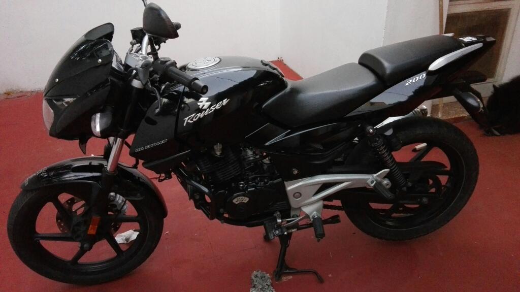 Moto Bajaj Rouser 200cc