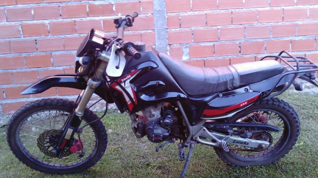 Vendo Moto Zanella Zt,200 15000