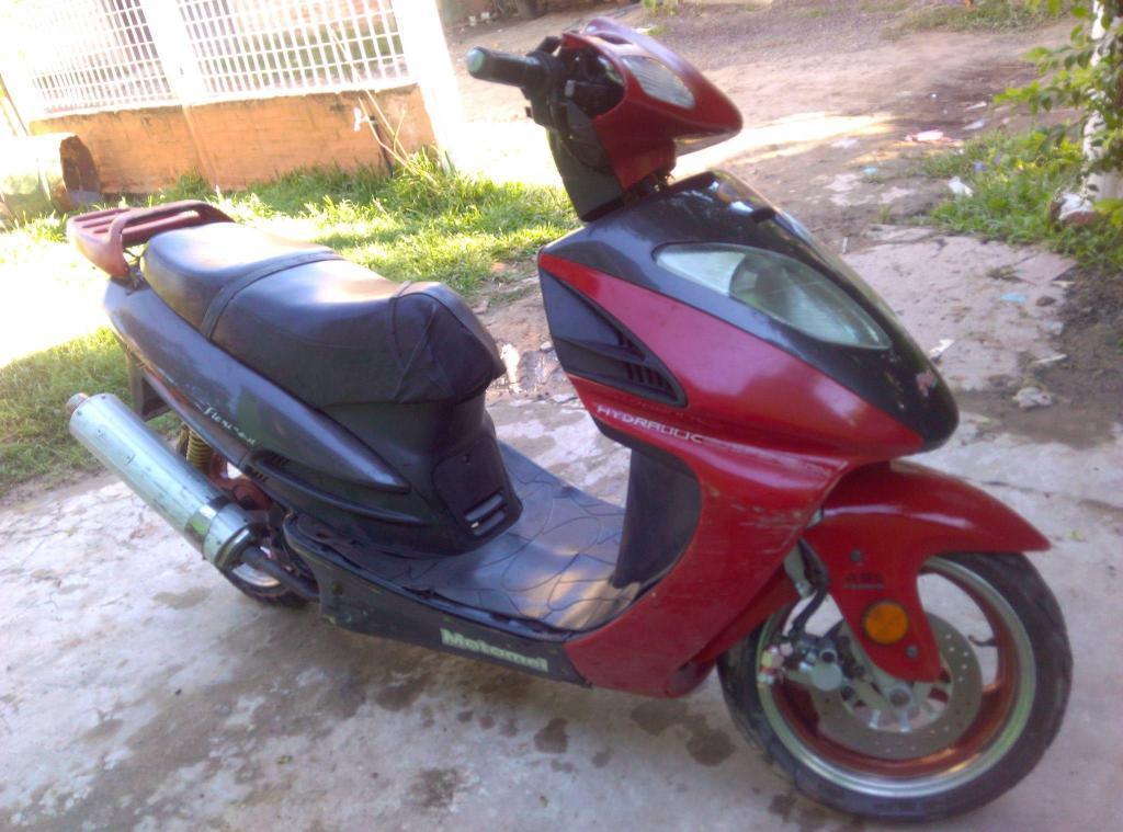 funcionan las luces, el arranque, tiene alarma cubiertas y aceite nuevos