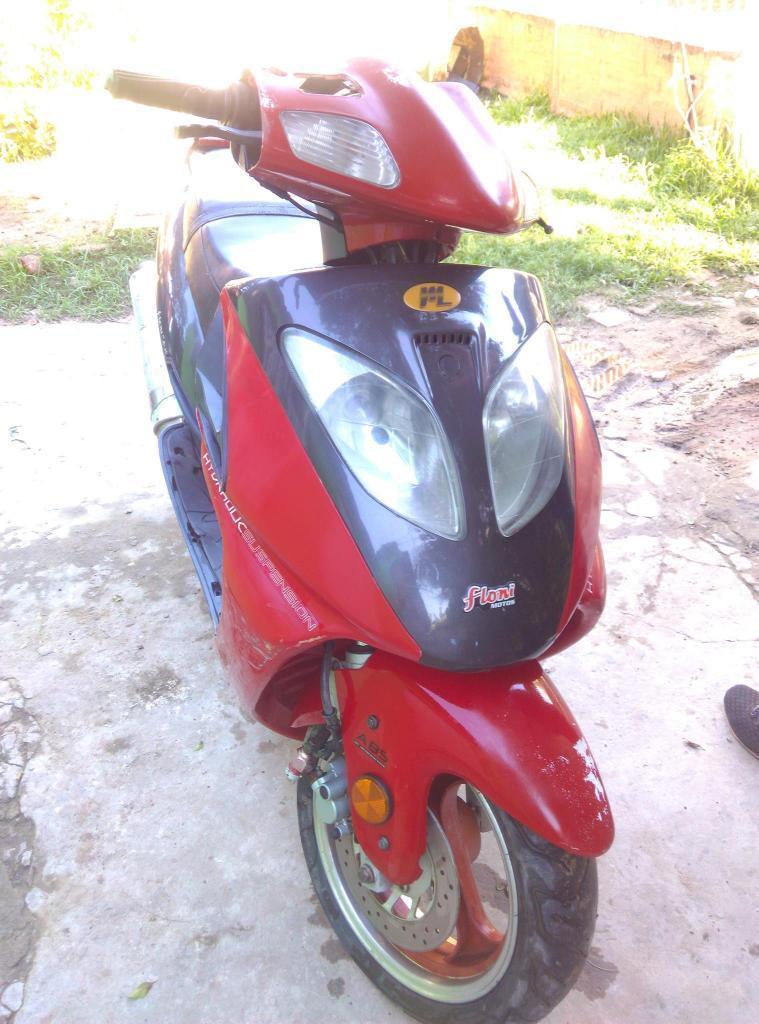 funcionan las luces, el arranque, tiene alarma cubiertas y aceite nuevos