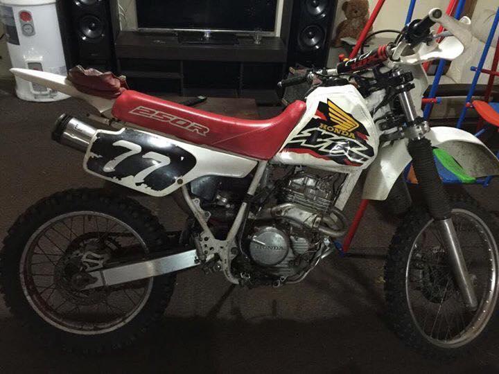 vendo urg HONDA xr 250 r titular