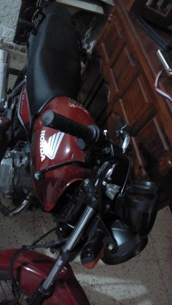 VENDO HERMOSO CG TITAN