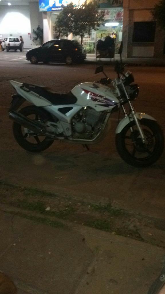 Vendo Moto Honda Twister