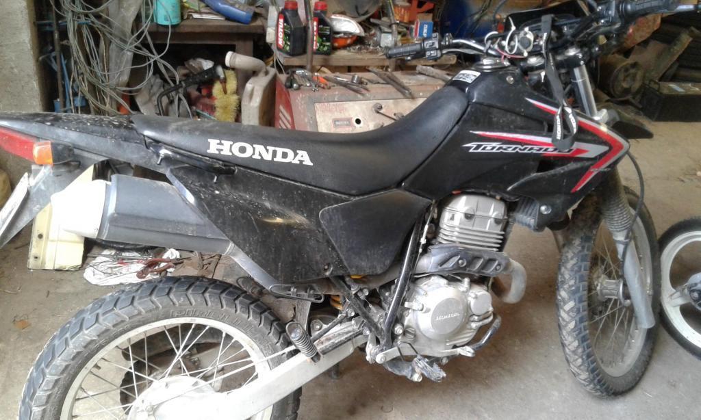 vendo permuto honda tornado 250 modelo 2015