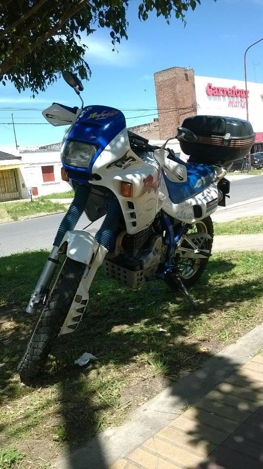 VENDO MOTO HONDA