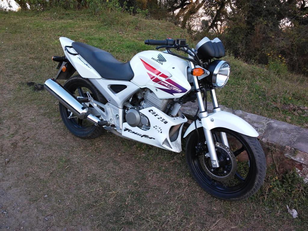 TWISTER 250 MOD. 2013 7000 KM. IGUAL A 0 KM