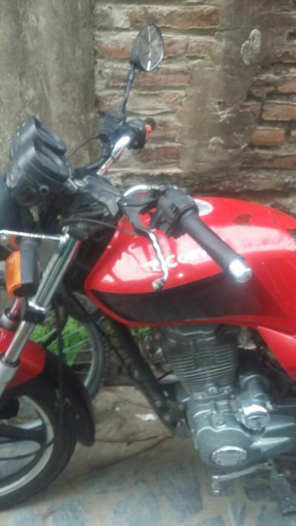 Vendo O Permuto por Moto Mas Chica Y Pla