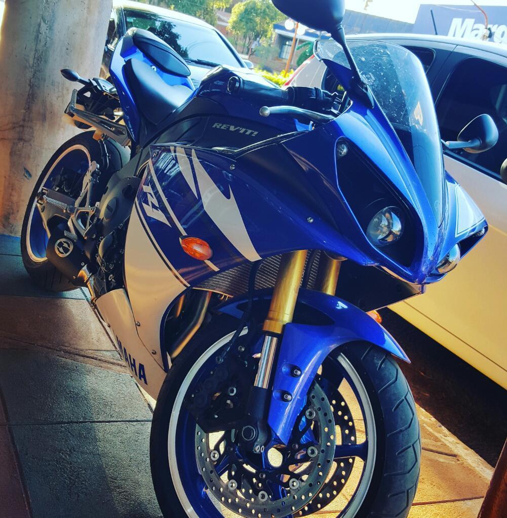 Yamaha R1 1000cc