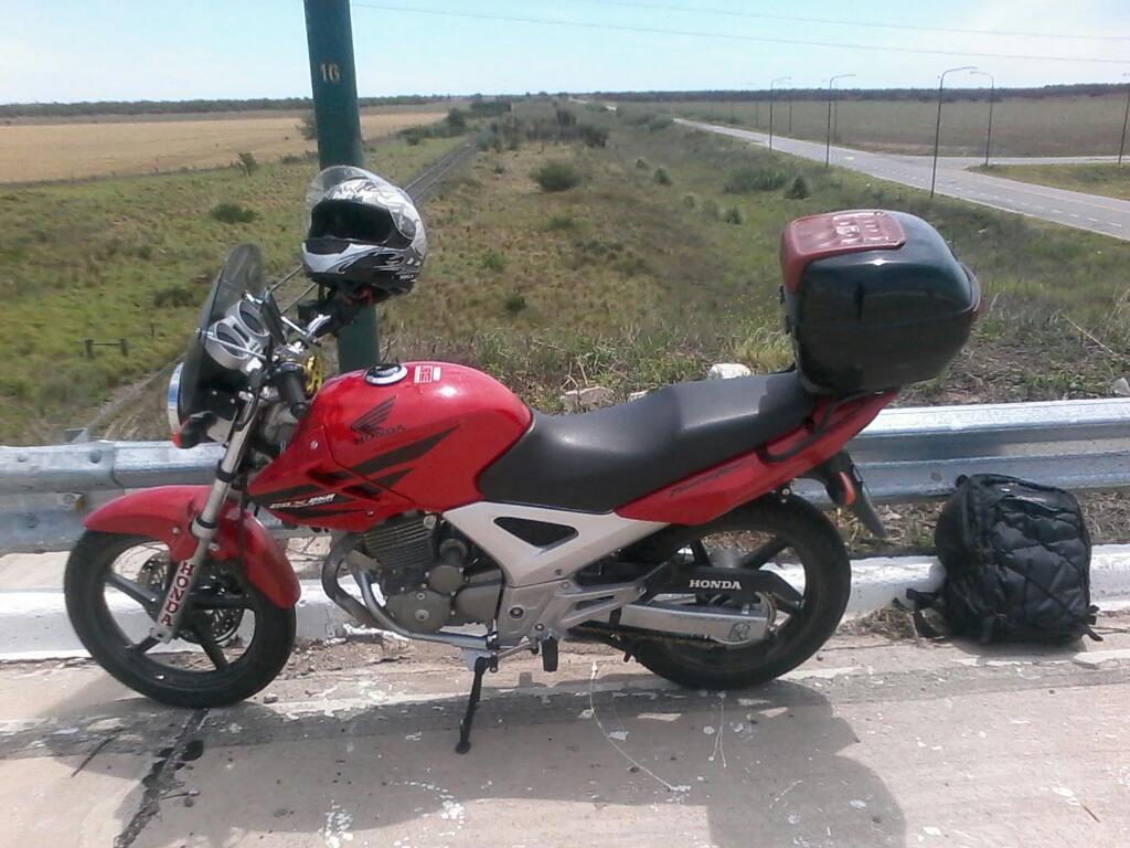 Vendo Honda Twister ...recibo Moto