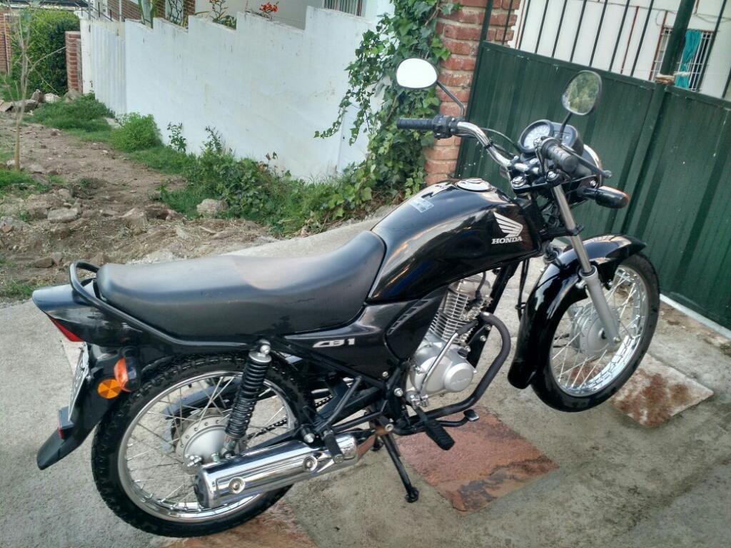 Vendo Honda Cb1 125cc Modelo 2015