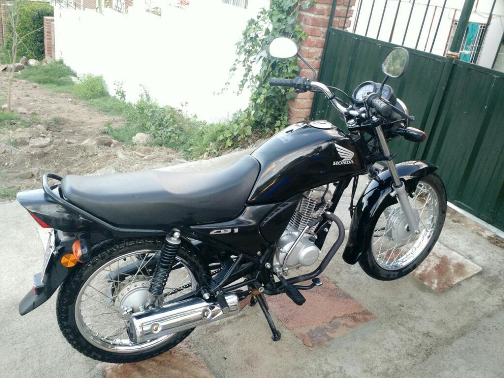 Vendo Honda Cb1 125cc Modelo 2015