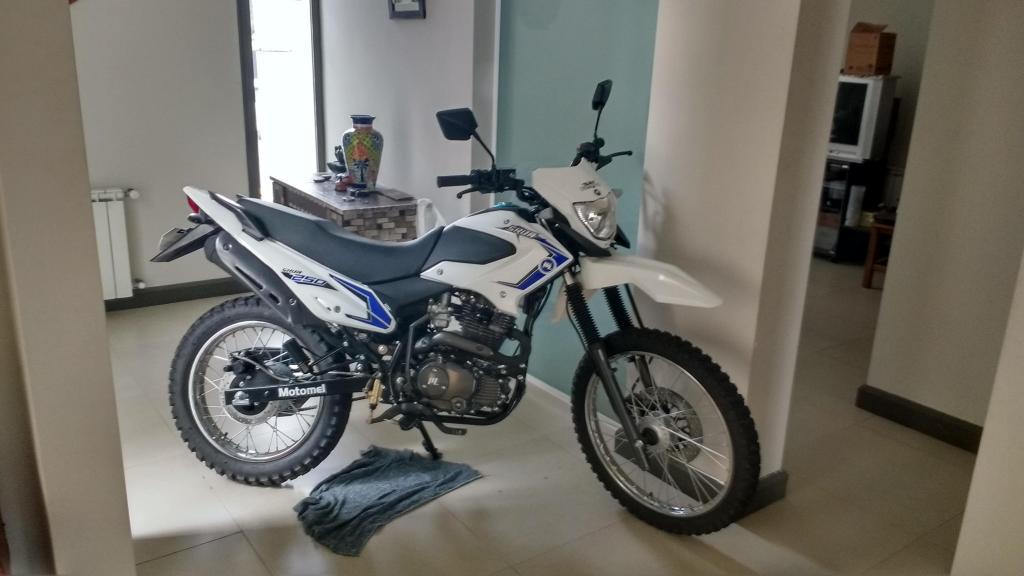 MOTOMEL SKUA 250 Base IMPECABLE permuto