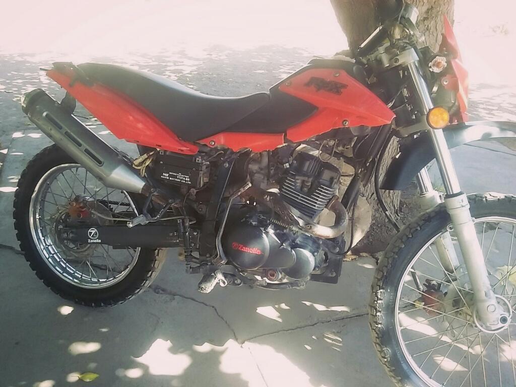 Moto 200cc Enduro Detalle Plástico