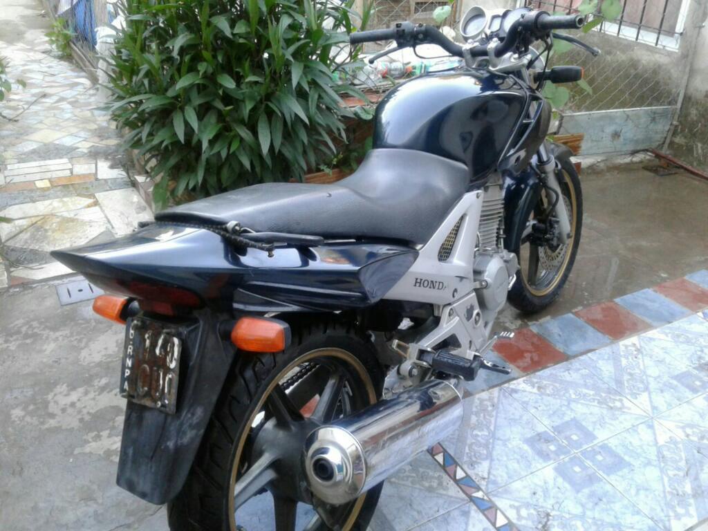 Vendo Moto Año 2006. Honda Twitter 250