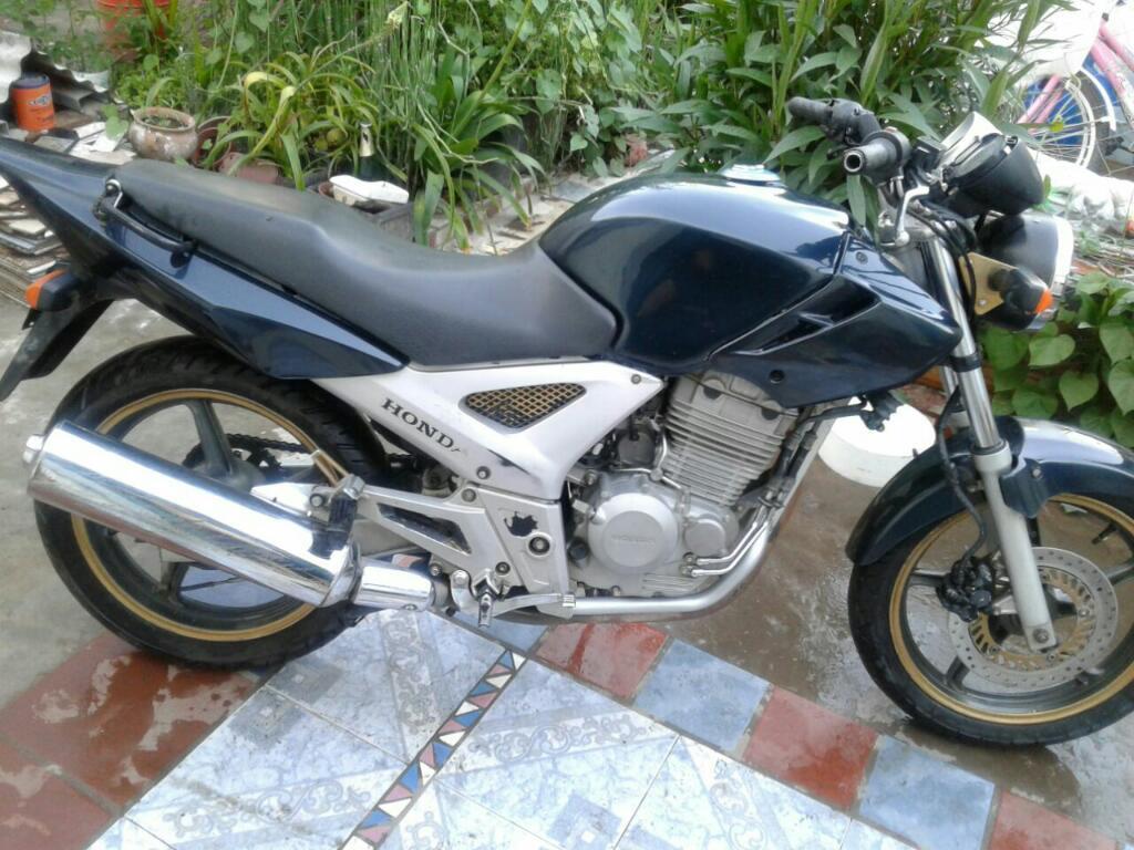 Vendo Moto Año 2006. Honda Twitter 250